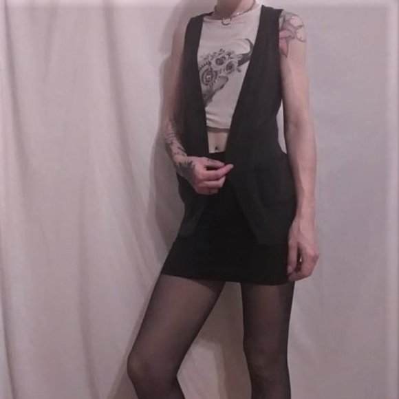 Buttoned Sweater Vest - Picture 4 of 8